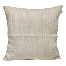  [[Square cushion: "hail"///Coussin carré : "hail"]]