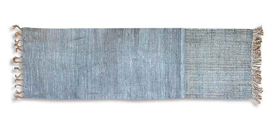 [[Table runner : "blue fog"///Chemin de table : "blue fog"]]