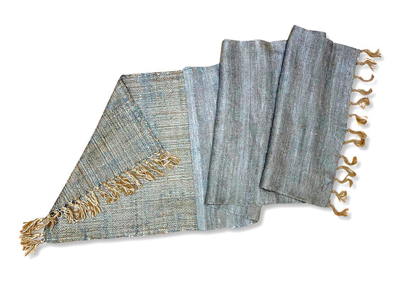 [[Table runner : "blue fog"///Chemin de table : "blue fog"]]