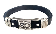  [[Black leather bracelet with a silver plated hamsa symbol///Bracelet en cuir noir avec un symbole d'hamsa en métal argenté]]