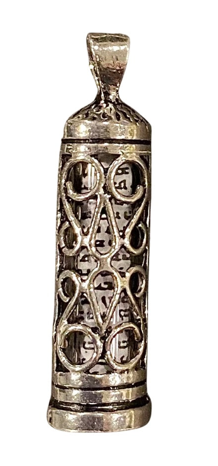 [[Sterling silver mezuzah pendant///Pendentif mezouzah en argent sterling]]