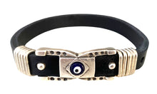  [[Black leather bracelet with a silver plated evil eye symbol///Bracelet en cuir noir avec un symbole du mauvais œil en métal argenté]]