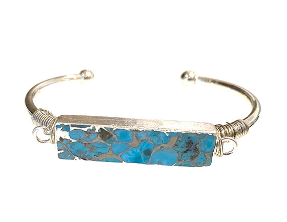 [[Turquoise stone and brass bracelet///Bracelet en pierre turquoise et laiton]]