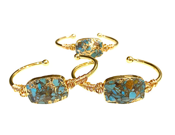 [[Turquoise stone and brass bracelet///Bracelet en pierre turquoise et laiton]]