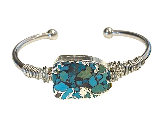 [[Turquoise stone and brass bracelet///Bracelet en pierre turquoise et laiton]]