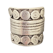  [[Silver plated adjustable ring///Bague réglable en métal argenté]]