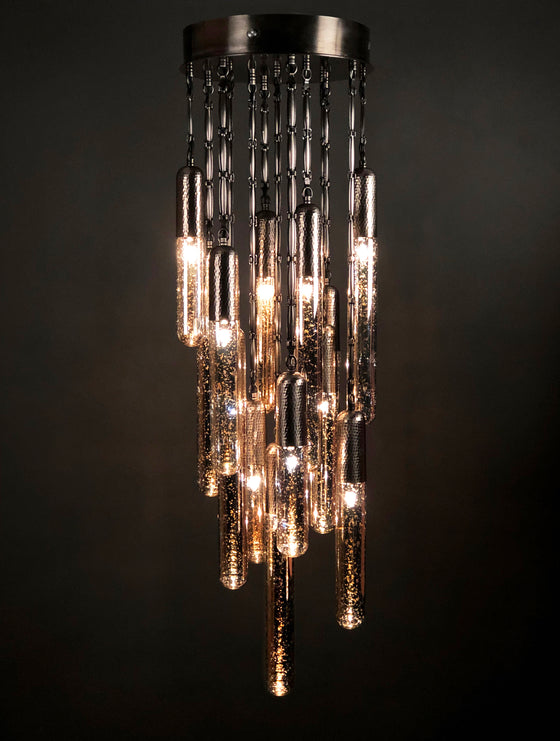 [[Large stained glass chandelier///Grand lustre en vitrail]]