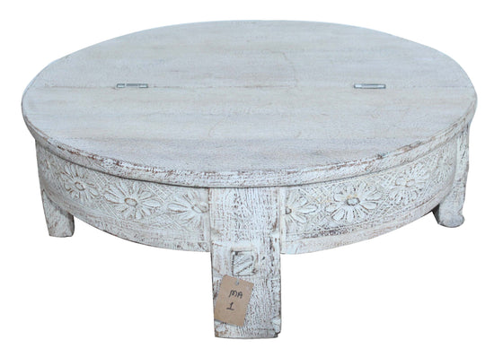 [[Whitewashed Chakki grinder table with wooden top///Table à broyer Chakki blanchie à la chaux avec plateau en bois]]