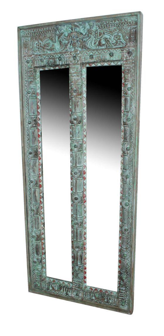 [[Old window frame with a mirror///Ancien cadre de fenêtre avec miroir]]