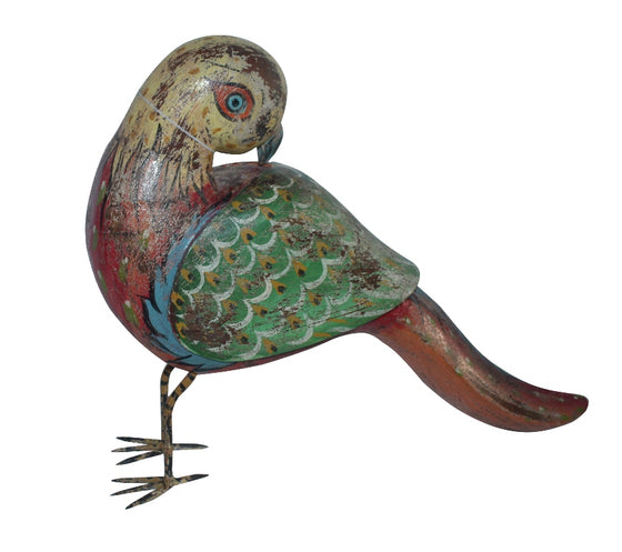 [[Colorful wooden parrot sculpture///Sculpture colorée de perroquet en bois]]