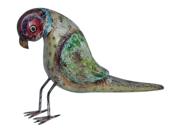 [[Colorful wooden parrot sculpture///Sculpture colorée de perroquet en bois]]