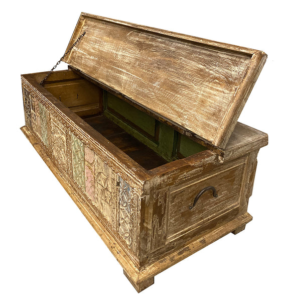 [[Reclaimed wood chest with hand carved panels///Coffre en bois récupéré avec panneaux sculptés à la main]]