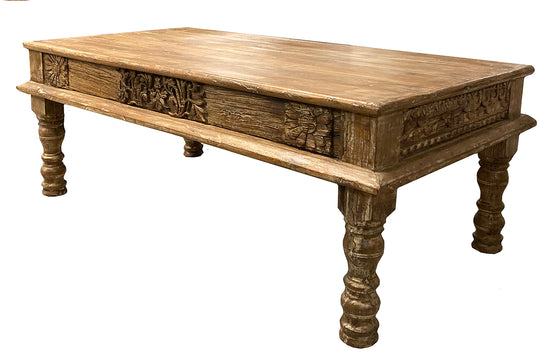 [[Reclaimed wood coffee table with hand carved panels///Coffre en bois récupéré avec panneaux sculptés à la main]]