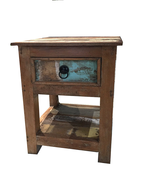 [[Reclaimed wood side table///Table d'appoint en bois recyclé]]