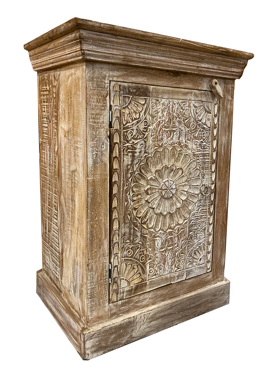 [[Reclaimed wood side table///Table d'appoint en bois recyclé]]
