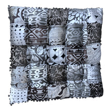  [[Silver square floor cushion///Coussin de sol carré argenté]]