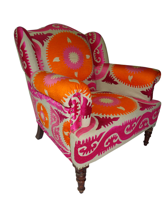 [[Beige orange and pink embroidered arm chair///Fauteuil brodé orange et beige]]