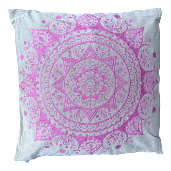 [[Pink cotton mandala embroidered cushion with wool pompom///Coussin mandala en coton rose brodé avec pompon en laine]]