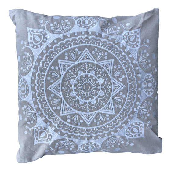 [[White cotton mandala embroidered cushion with wool pompom///Coussin mandala en coton blanc brodé avec pompon en laine]]