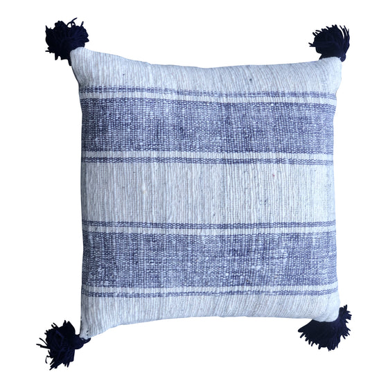 [[Cotton hand loomed cushion with woolen pompom///Coussin en coton tissé à la main avec pompon en laine]]