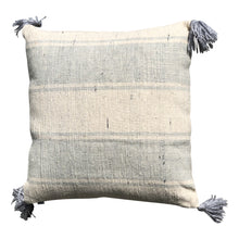  [[Cotton hand loomed cushion with woolen pompom///Coussin en coton tissé à la main avec pompon en laine]]