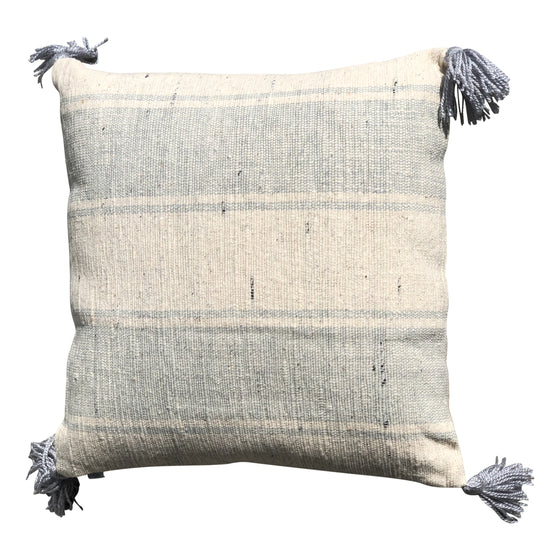 [[Cotton hand loomed cushion with woolen pompom///Coussin en coton tissé à la main avec pompon en laine]]