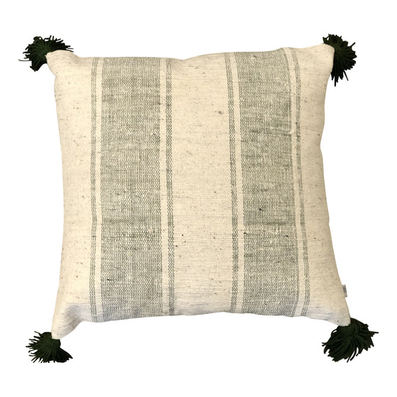 [[Cotton hand loomed cushion with woolen pompom///Coussin en coton tissé à la main avec pompon en laine]]