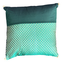  [[Silk and brocade cushion with pompoms///Coussin en soie et brocart avec pompons]]