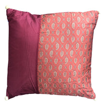  [[Silk and brocade cushion with pompoms///Coussin en soie et brocart avec pompons]]