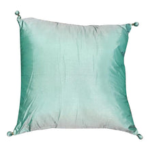  [[Plain silk cushion with pompoms///Coussin en soie unie avec pompons]]