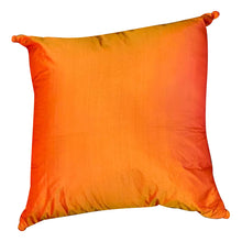  [[Plain silk cushion with pompoms///Coussin en soie unie avec pompons]]