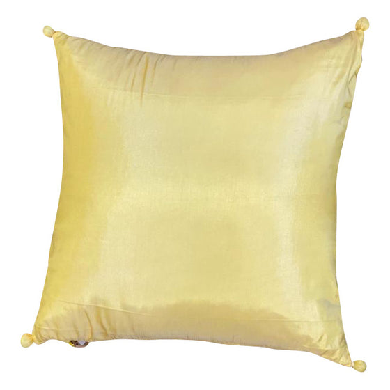 [[Plain silk cushion with pompoms///Coussin en soie unie avec pompons]]