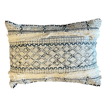  [[Cotton cushion with embroidery///Coussin en cotton avec broderie]]