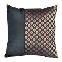  [[Silk and brocade cushion with pompoms///Coussin en soie et brocart avec pompons]]