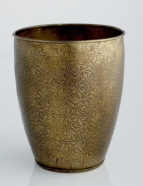 Decorative Iron Pot//Pot Décoratif en Fer