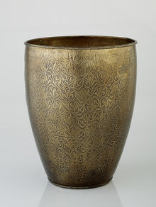  Decorative Iron Pot//Pot Décoratif en Fer