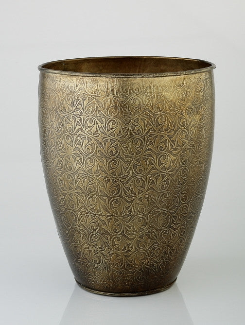 Decorative Iron Pot//Pot Décoratif en Fer