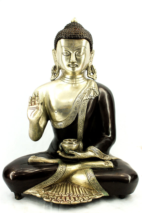 [[Black and silver brass Buddha statue///Statue de Bouddha en cuivre noir et argent]]