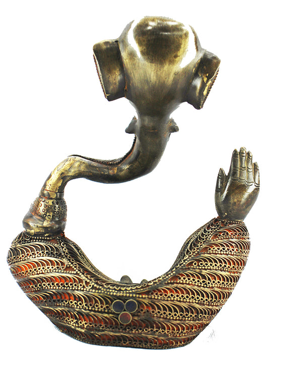[[Filigran decorated brass Ganesh statue///Statue de Ganesh en laiton décorée de filigranes]]