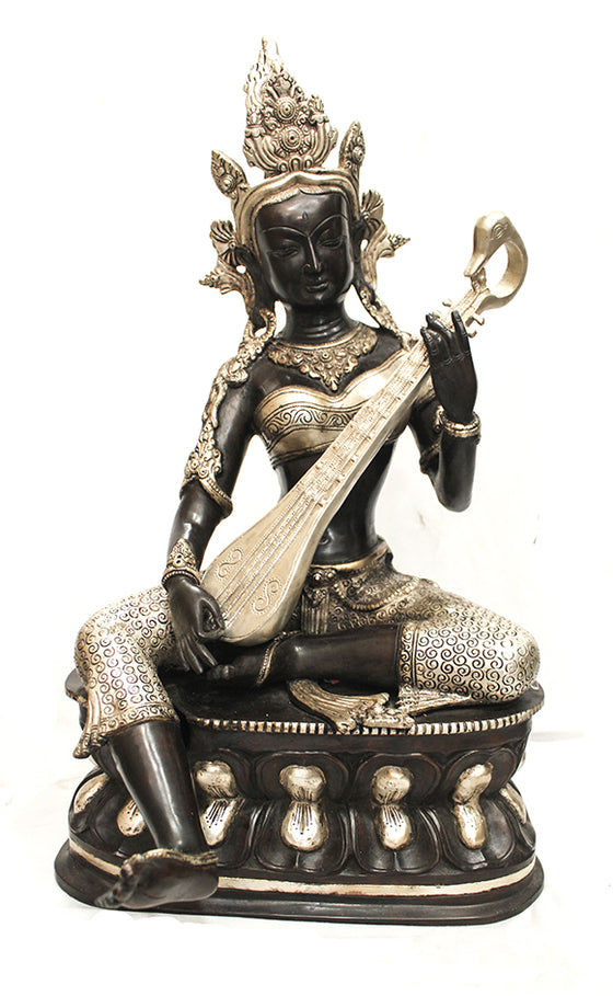 [[Black silver brass Saraswati statue///Statue de Saraswati en cuivre noir et argent]]