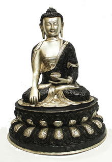  [[Black silver brass Buddha statue///Statue de Bouddha en cuivre noir et argent]]