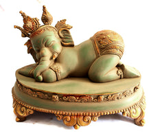 [[Vintage green and gold brass baby Ganesh///Bébé Ganesh en laiton vert et doré vintage]]
