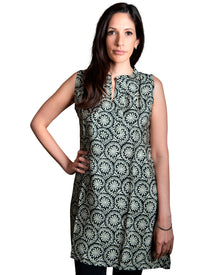  [[Advika: Polysilk sleeveless tunic///Advika : tunique sans manches en polyester et soie]]