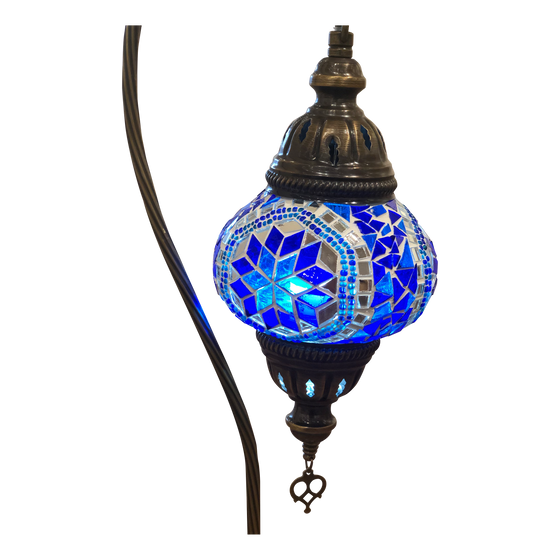 [[Blue mosaic table light///Lampe de table en mosaïque bleue]]