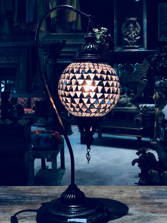 [[Mosaic glass table lamp /// Lampe de table en verre mosaïque]]