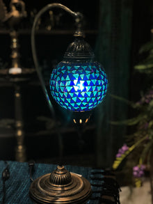  [[Mosaic glass table lamp /// Lampe de table en verre mosaïque]]