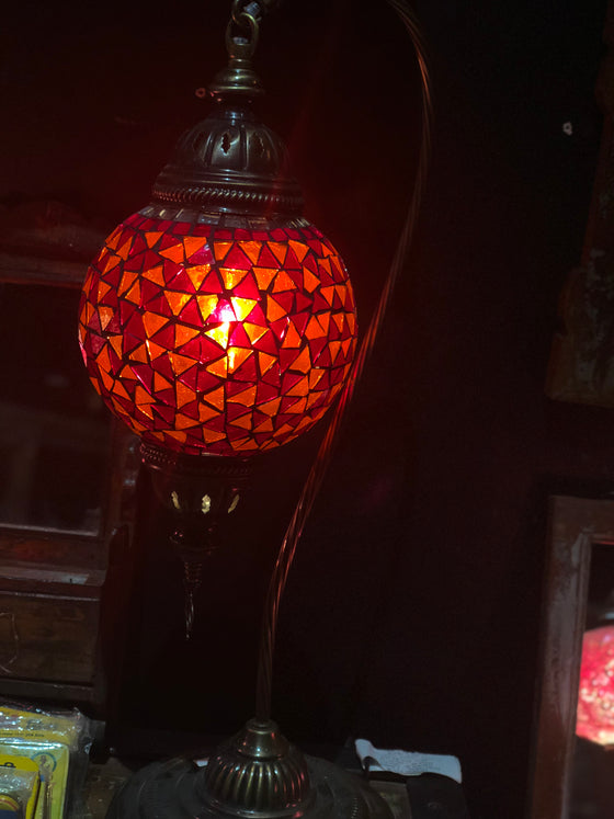 [[Mosaic glass table lamp /// Lampe de table en verre mosaïque]]