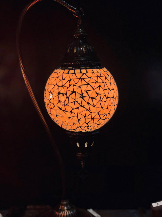 [[Mosaic glass table lamp /// Lampe de table en verre mosaïque]]