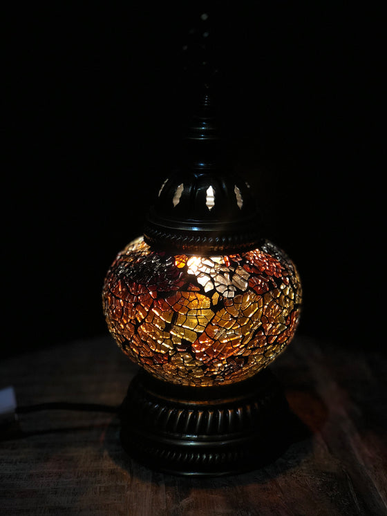 [[Cracked glass table lamp///Lampe de table en verre fissuré]]