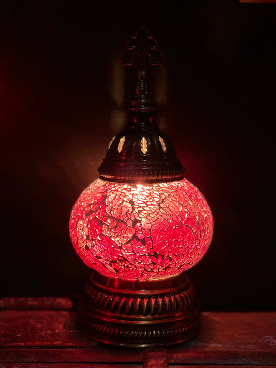 [[Cracked glass table lamp///Lampe de table en verre fissuré]]